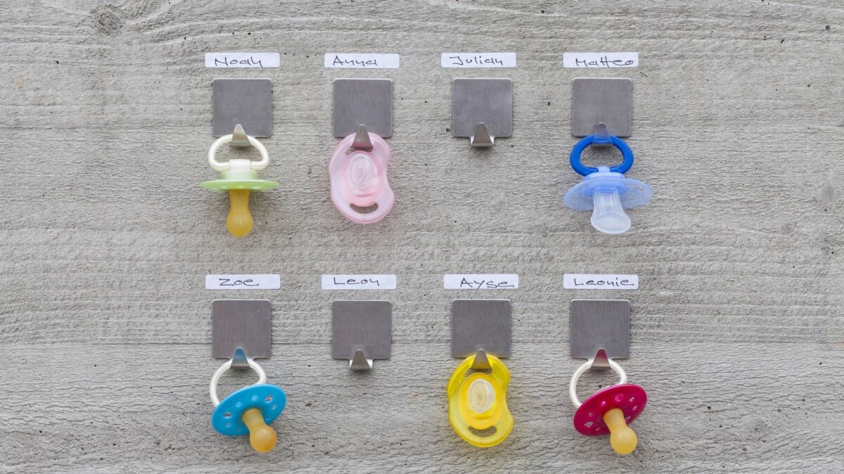 Découvrez les 19 prénoms les plus connotés à éviter pour vos enfants