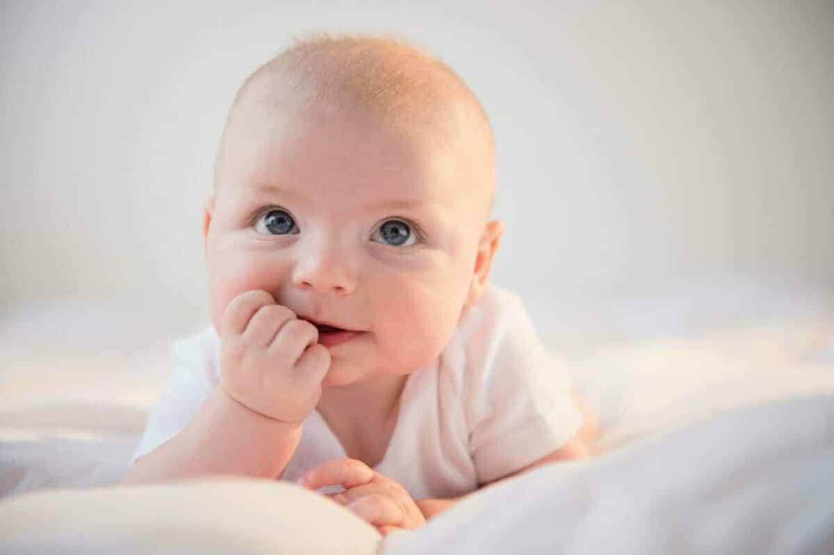 Les prénoms inspirés des marques comme Armani ou Mercedes oserez-vous pour votre bébé ?