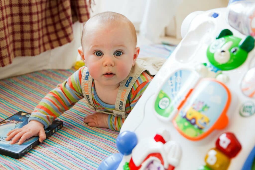 Ce prénom court pour petit garçon à l'écoute des autres va charmer