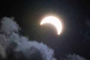 Éclipse solaire 2024 : découvrez la liste des prénoms impactés !